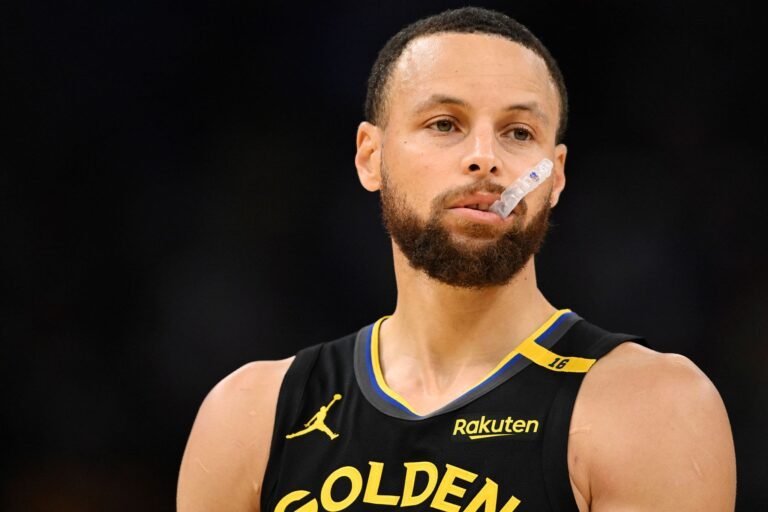 BREAKING NEWS: Golden State Warriors Basketball Team  Point Guide Stephen Curry  is the Odd Man Out for the Golden State Warriors now with the Davidson Wildcats, also Sent a Shocking Message to Golden State Warriors Head Coach Steve Kerr and the Entire Golden State Warriors Team Concerning his……..see more…