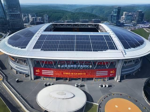 help-how-can-i-start-building-a-football-stadium-as-a-lego-v0-l0ezs2jhfeae1