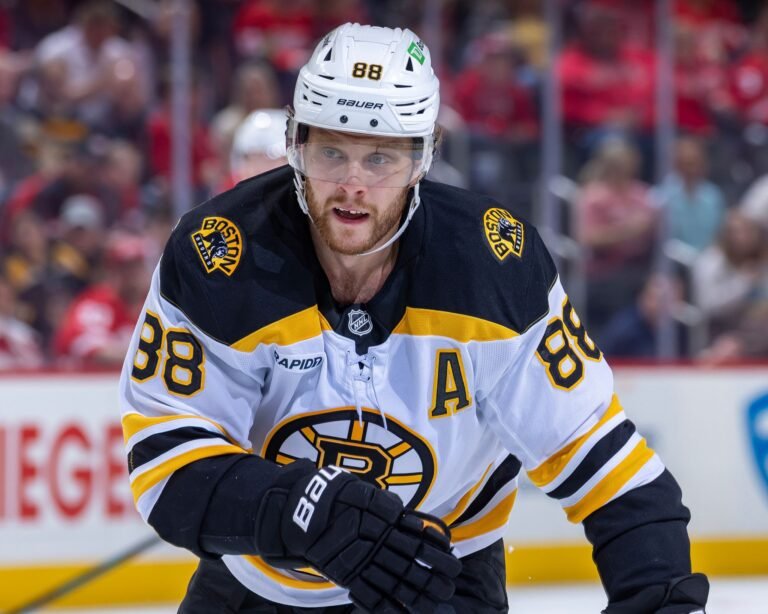 THE HEARTBEAT OF THE HUB IS LOUDER THAN EVER: Patriotic Movement Ignites as David Pastrňák  Makes the Best Decision to Stay with The Bruins, Fans and Teammates Celebrate “Loyalty Beyond Greatness…read more…