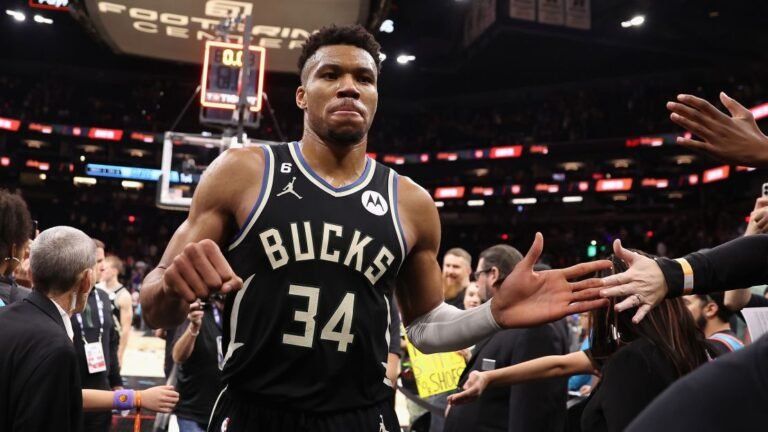 231024065433-01-giannis-antetokounmpo-file