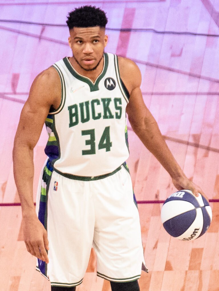 Giannis_Antetokounmpo_(51915153421)_(cropped)