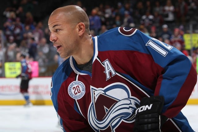 colorado-avalanche-legend-jerome-iginla-v0-3z9p2fetw78b1