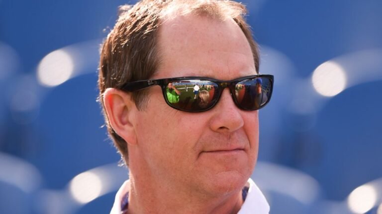 phil-housley-04072019-apimages-id17297738572225jpg