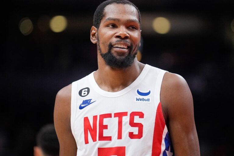 https___hypebeast.com_image_2023_02_nba-kevin-durant-phoenix-suns-trade-brooklyn-nets-blockbuster-trade-000